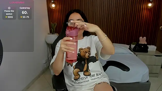 Snapshot of zakia23_ chatting on 03.05.25 zakia23 online show from 03.05.25