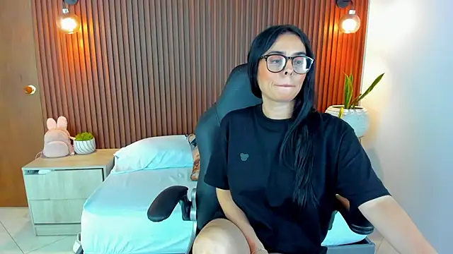 Snapshot of zakia23_ chatting on 03.11.25 zakia23 online show from 03.11.25