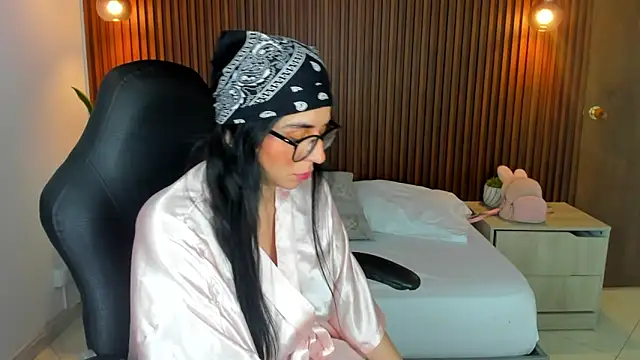 Snapshot of zakia23_ chatting on 03.19.25 zakia23 online show from 03.19.25