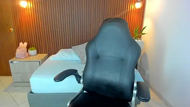 Snapshot of zakia23_ chatting on 03.20.25 zakia23 online show from 03.20.25