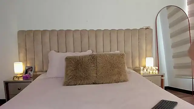 Sophie Restrepo online show from 02.01.26