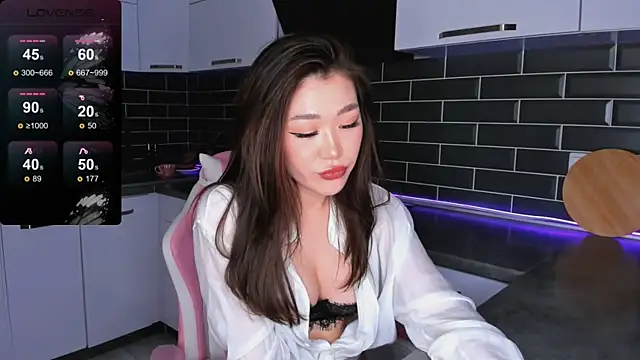 ShaiyaMinn3 online show from 10.18.25