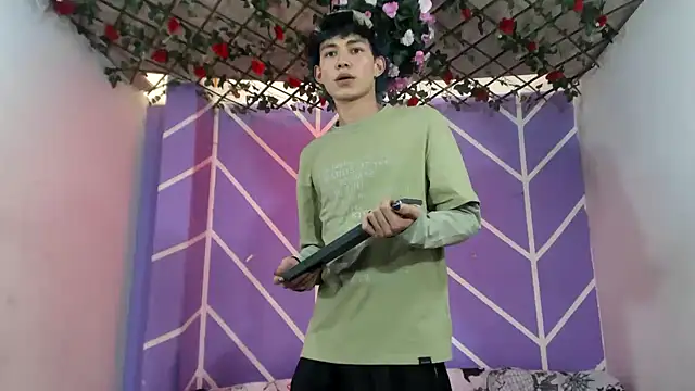 Maxxi hot23 online show from 09.13.25