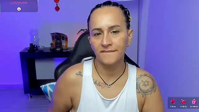 Snapshot of Sara_Charmy chatting on 06.18.26 Sara Charmy online show from 06.18.26