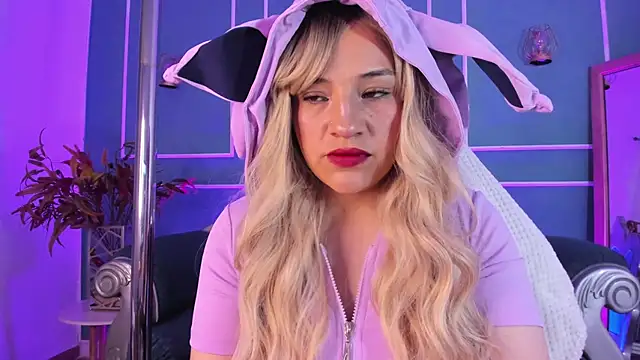 TaraTaylorr online show from 10.06.25