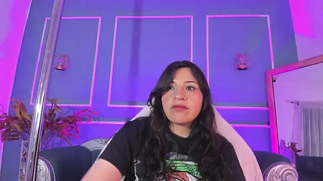 TaraTaylorr online show from 10.22.25