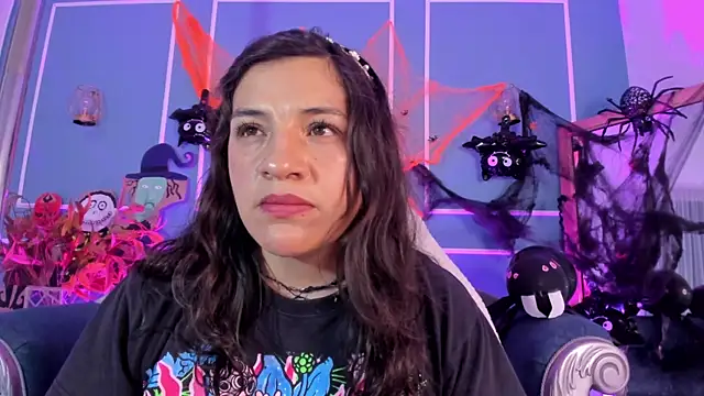 TaraTaylorr online show from 10.30.25