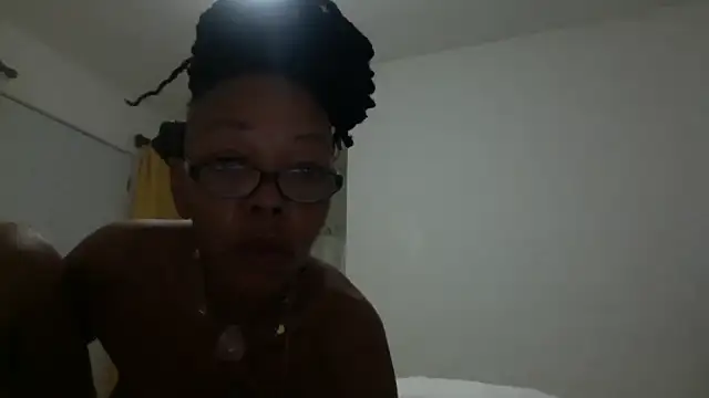 Snapshot of Ladyzee25 chatting on 09.24.25 Ladyzee25 online show from 09.24.25