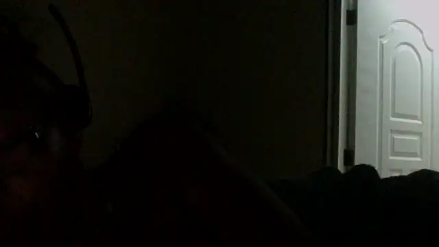Snapshot of Ladyzee25 chatting on 10.10.25 Ladyzee25 online show from 10.10.25