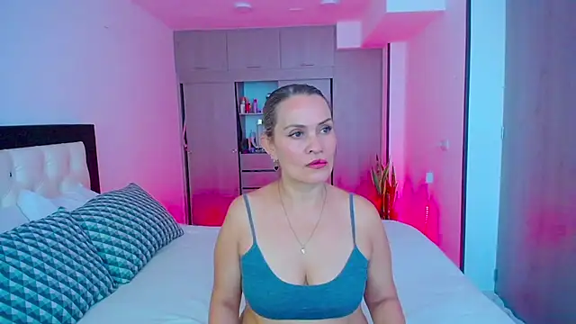 CarolinneFiotti online show from 09.25.25