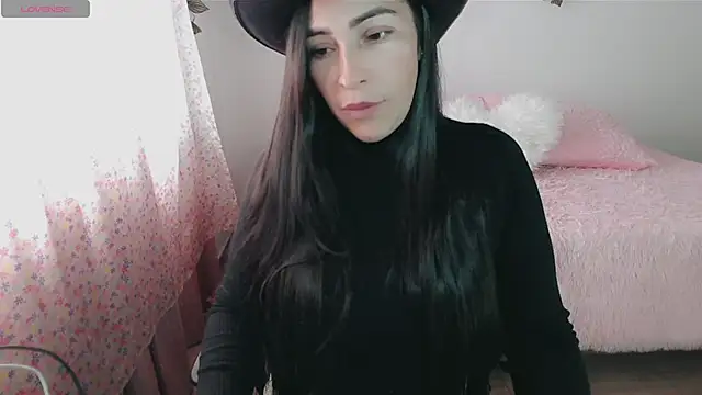 luna lgomez  online show from 11.11.25