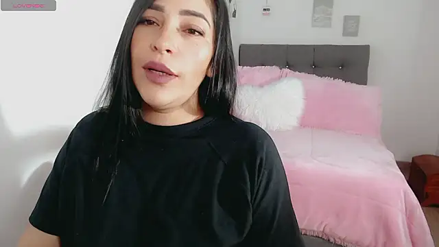 luna lgomez  online show from 02.23.26