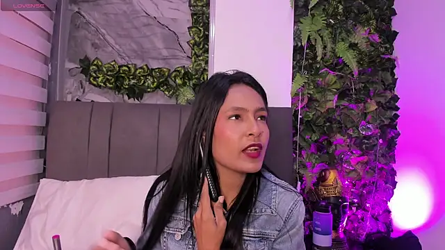 Fernanda liie  online show from 11.14.25