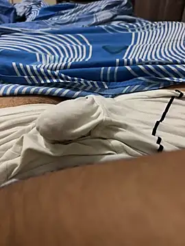 Snapshot of yeezy2819 chatting on 03.12.25 yeezy2819 online show from 03.12.25