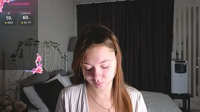 Snapshot of meow_mellie chatting on 09.11.25 meow mellie online show from 09.11.25