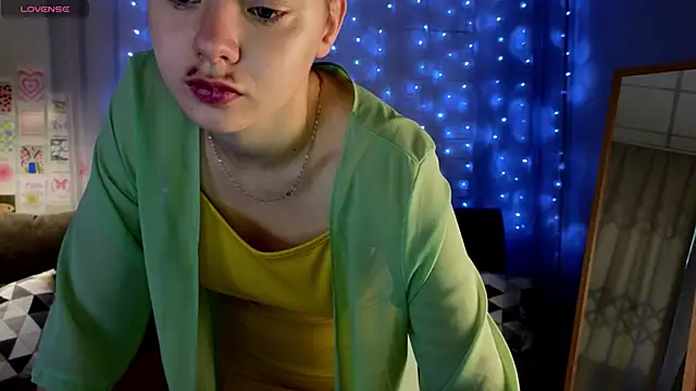 Snapshot of meow_mellie chatting on 09.15.25 meow mellie online show from 09.15.25