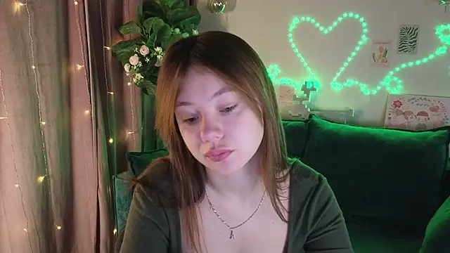 Snapshot of meow_mellie chatting on 10.03.25 meow mellie online show from 10.03.25