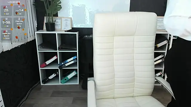 Snapshot of meow_mellie chatting on 10.16.25 meow mellie online show from 10.16.25