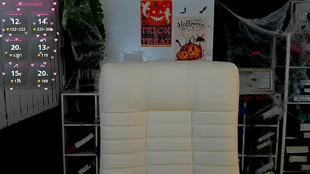 Snapshot of meow_mellie chatting on 10.26.25 meow mellie online show from 10.26.25