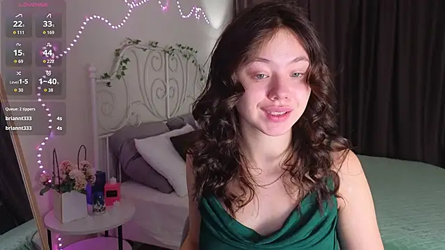 Snapshot of meow_mellie chatting on 12.04.25 meow mellie online show from 12.04.25