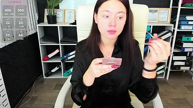 Snapshot of meow_mellie chatting on 12.15.25 meow mellie online show from 12.15.25