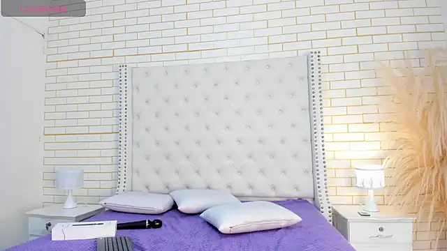 Emilly wilson  online show from 12.14.25