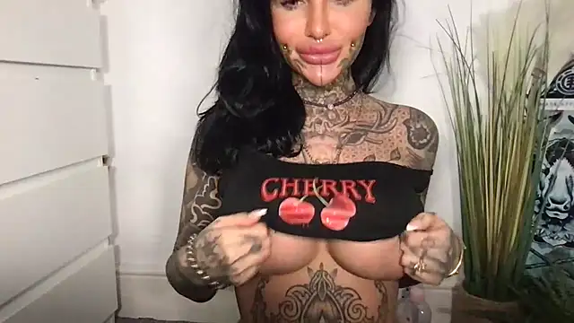 Snapshot of Peaches_and_the_Cream chatting on 03.02.26 Peaches and the Cream online show from 03.02.26