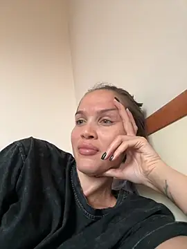 Snapshot of Beverly_Hilll chatting on 10.07.25 Beverly Hilll online show from 10.07.25