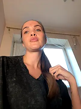 Snapshot of Beverly_Hilll chatting on 10.08.25 Beverly Hilll online show from 10.08.25