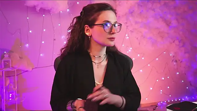 OliviaMcClean online show from 03.19.25