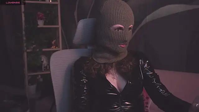 OliviaMcClean online show from 09.12.25