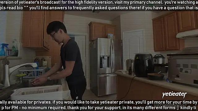 Snapshot of yetieater chatting on 12.11.24 yetieater online show from 12.11.24