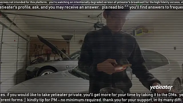 Snapshot of yetieater chatting on 01.08.25 yetieater online show from 01.08.25