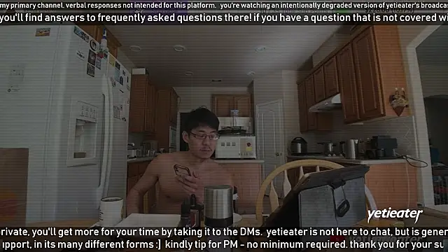 Snapshot of yetieater chatting on 02.01.25 yetieater online show from 02.01.25