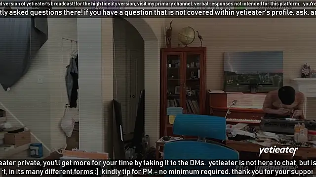 Snapshot of yetieater chatting on 02.09.25 yetieater online show from 02.09.25