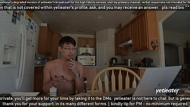 Snapshot of yetieater chatting on 03.11.25 yetieater online show from 03.11.25