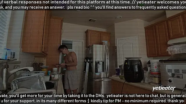 Snapshot of yetieater chatting on 02.09.26 yetieater online show from 02.09.26