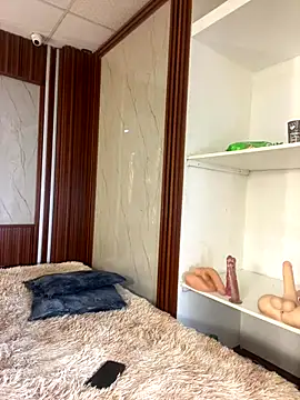 Snapshot of PinkyMoon chatting on 12.22.25 PinkyMoon online show from 12.22.25