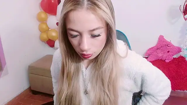 Snapshot of hannah_026 chatting on 09.15.25 hannah 026 online show from 09.15.25