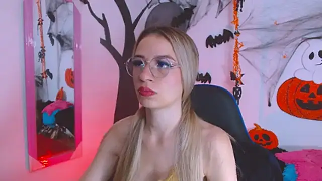 hannah 026 online show from 10.28.25