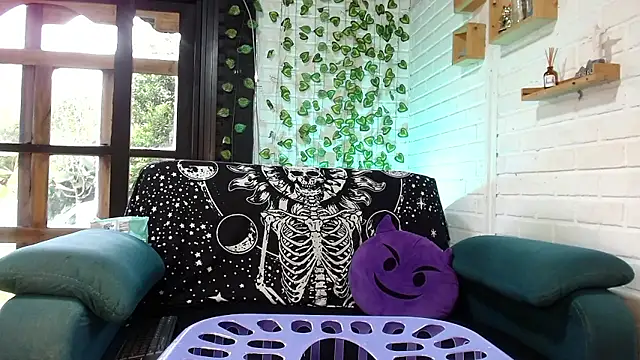 LiraSonnett online show from 01.14.26