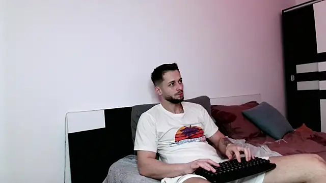 Snapshot of nicholasX1 chatting on 03.18.25 nicholasX1 online show from 03.18.25