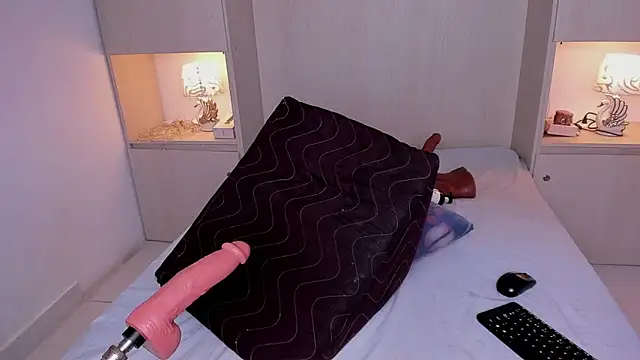 BeverlySteel online show from 04.17.26