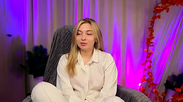 christie luv online show from 11.15.25