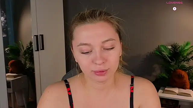 christie luv online show from 02.12.26