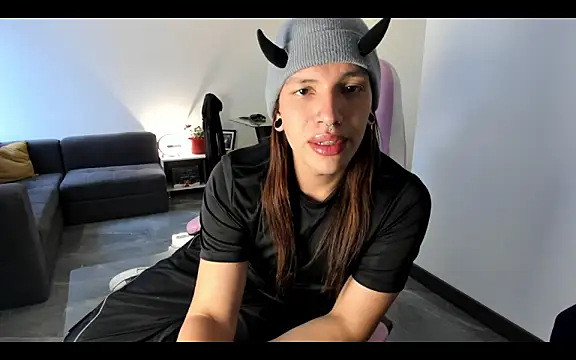 Loona s online show from 09.18.25