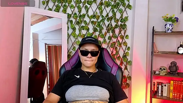 demimoore222 online show from 03.13.25