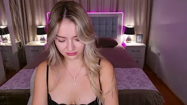 Snapshot of EvaGoddes chatting on 09.13.25 EvaGoddes online show from 09.13.25