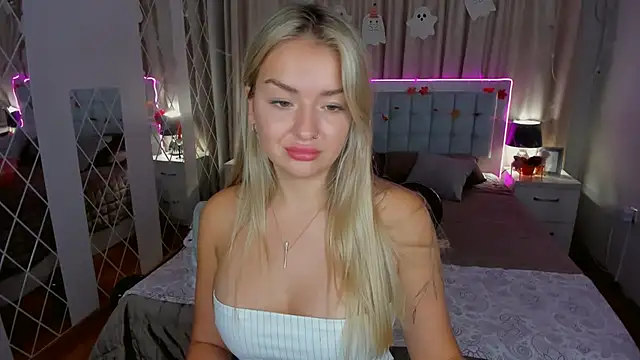 Snapshot of EvaGoddes chatting on 10.25.25 EvaGoddes online show from 10.25.25