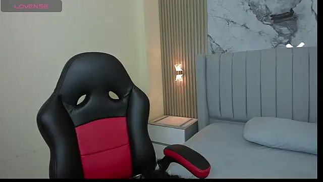 AGATHASMITH5 online show from 03.12.25